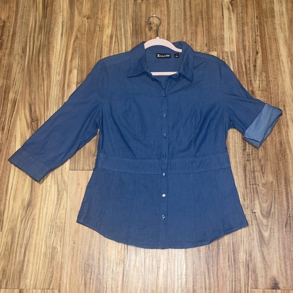 New York & Company womens Medium 8 10 shirt blouse button down denim jean blue